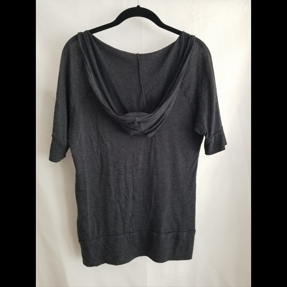 Hooded lightweight v-neck shirt with front pocket - Picture 2 of 4
